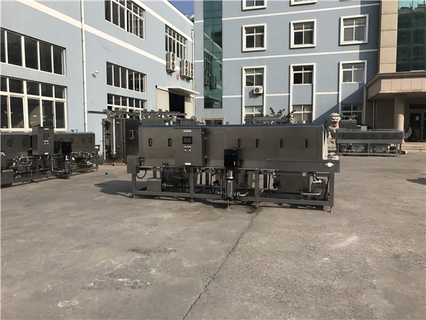 塑料筐清洗機，物料筐清洗機，周轉(zhuǎn)箱清洗機